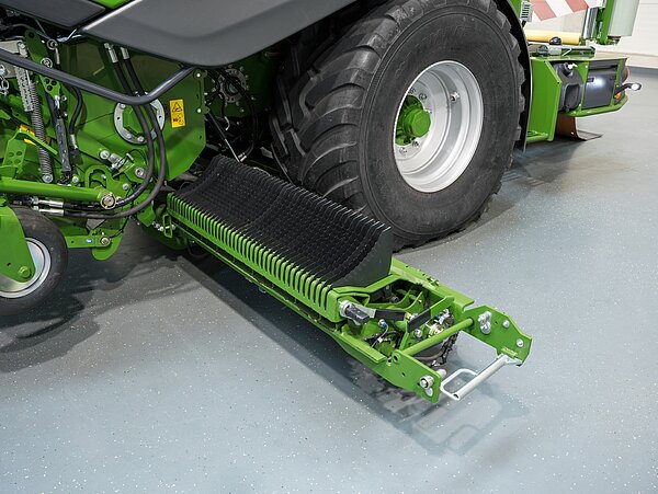 Practical blade changing