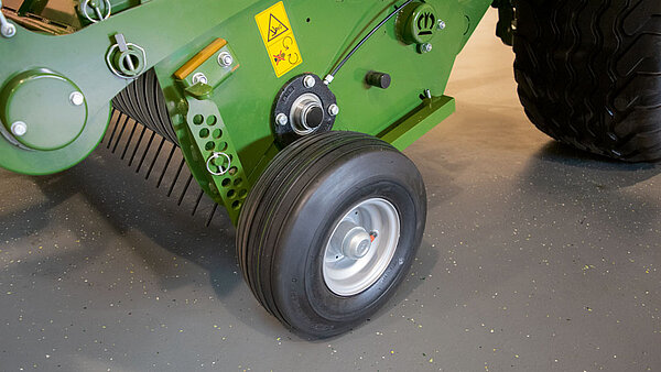 The guide wheels