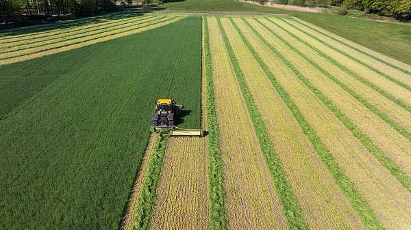 KRONE EasyCut R 360 Collect: Efficient mowing and targeted spreading