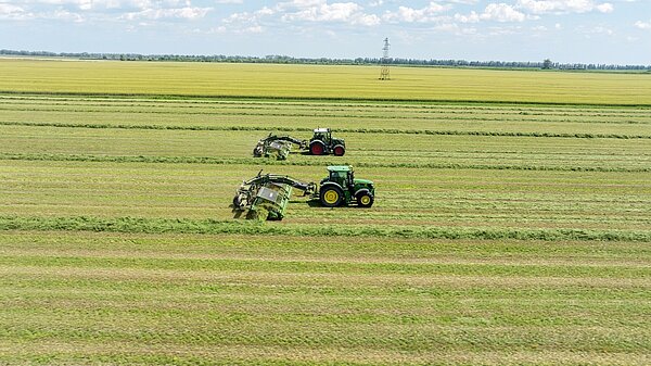 Constant systematic crop guide