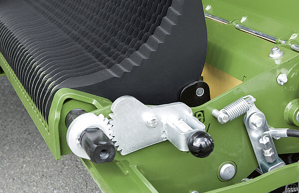 Variable blade control system