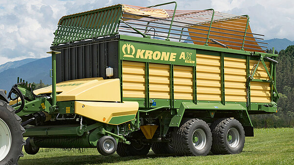 Self-loading and forager-filled forage wagons AX
